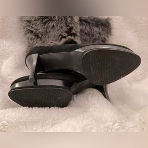 Stuart Weitzman Yetala Platform Boot - size 8
Never worn